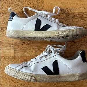 Women’s Veja Esplar Size 38